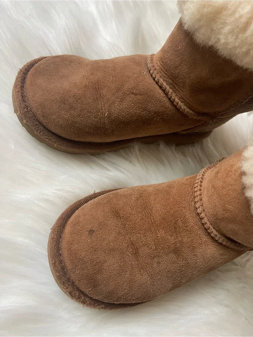UGG Kids Bailey Bow II Boots Chestnut Suede Sheepskin Girls Size 12 US